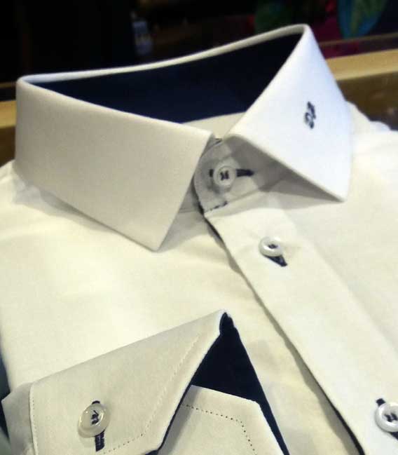 Camicia con iniziali sul colletto - monogramma abiti e moda su misura a Roma - design camicie con monogramma sartoria Elins moda