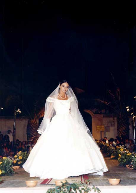 Małżeństwo odzież ślubne Ceremonia ślubna - suknia ceremonie - Suknie sukienka małżeństwo włoskiego krawca. Odzież do szycia krawiectwo na miarę picture-567