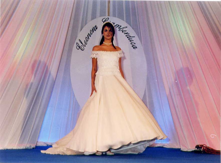 Małżeństwo odzież ślubne Ceremonia ślubna - suknia ceremonie - Suknie sukienka małżeństwo włoskiego krawca. Odzież do szycia krawiectwo na miarę picture-568