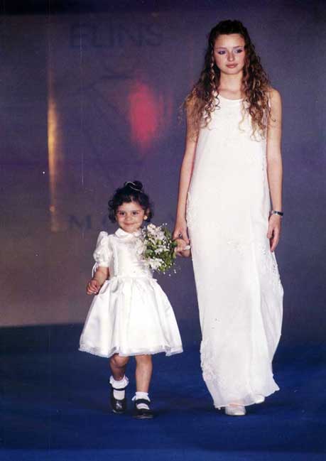 Suknia mody ślubna - sukienka Prezentacja ubrań ślubnych - Suknia włoskiego krawca. Odzież do szycia krawiectwo koszula na miarę