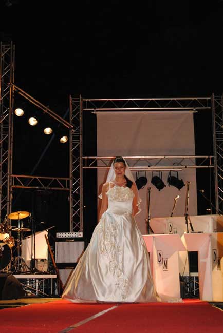 Cerimonie, matrimoni - abito da Sposa design stilista moda a Roma - vestiti matrimonio. Vestito classico bianco abiti su misura cerimonia | Atelier foto-691 