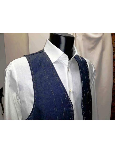 Vestito su misura camicia sartoriale abiti uomo donna creazioni sartoriali di laboratorio sartoria abito Elins moda Laboratorio moda a Roma