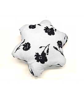 Cuscini stile arredo casa design su misura fantasia cuscini bianco e nero Piquet damascato acquista online cuscini piquet damascato arredo casa a Roma