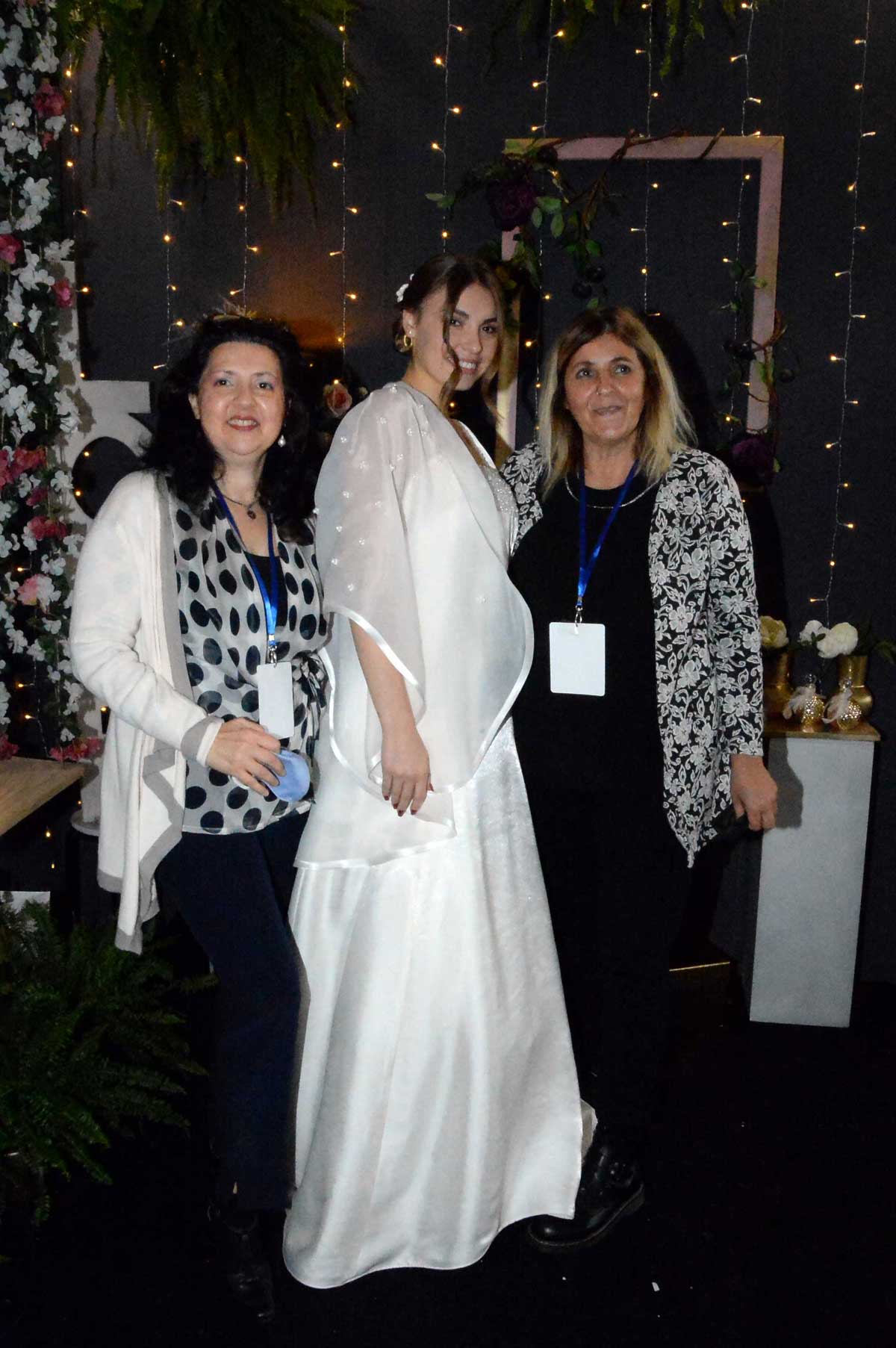 Roma Sposa 2021 - RomaSposa - Eleonora Giamberduca presenta il suo abito su misura cerimonia donna. Vestiti moda sposa a Roma