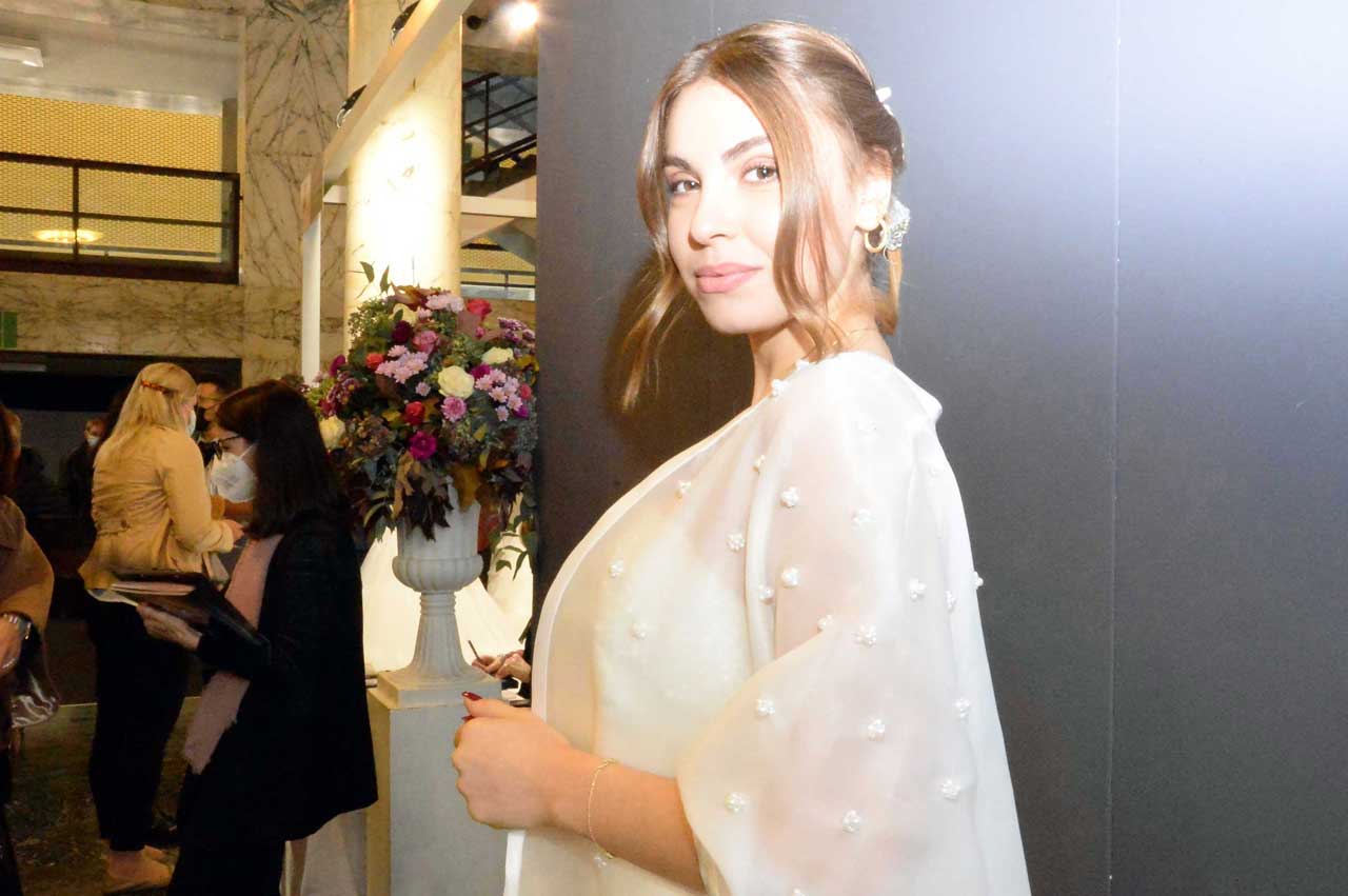 Roma Sposa 2021 - RomaSposa Foto modella abito firmato Elins moda sposa - abito su misura cerimonia donna. Vestiti a Roma