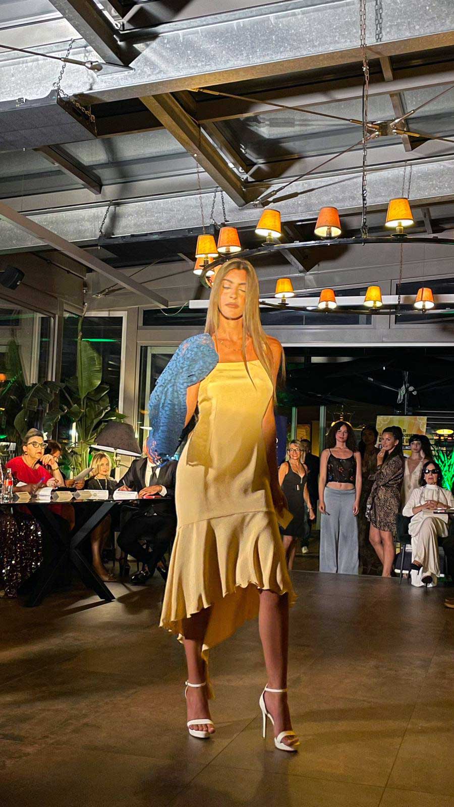 Salotto delle Alchimie Moda i ubrania kermesse - impreza poswiecona kobiecej elegancji malzenstwo garnitur na miare cerimonia kobieta