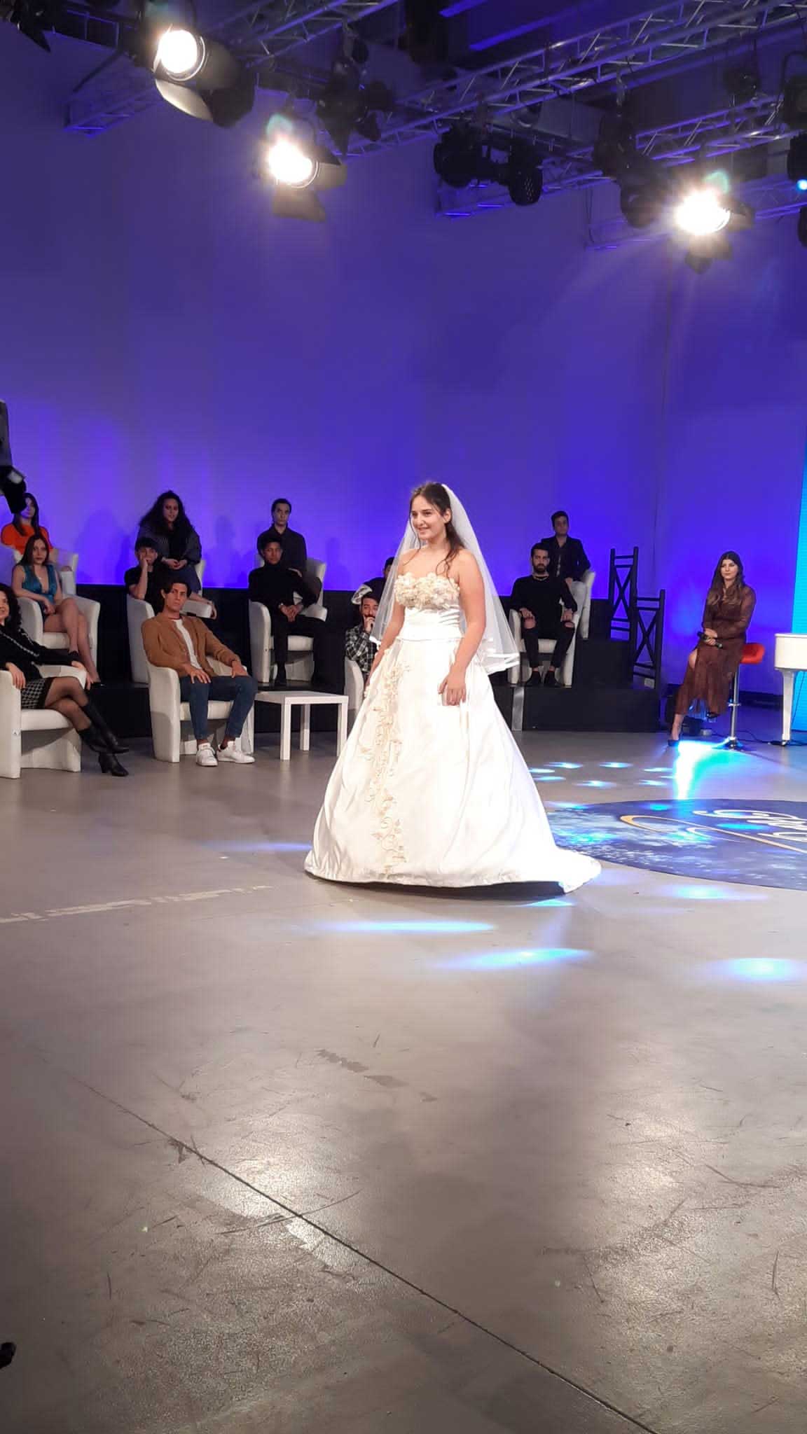 Customize women suits made in Italy clothing models on the catwalk Elins presents shopping online wedding fashion dresses on italian dream / Gold TV - photo15