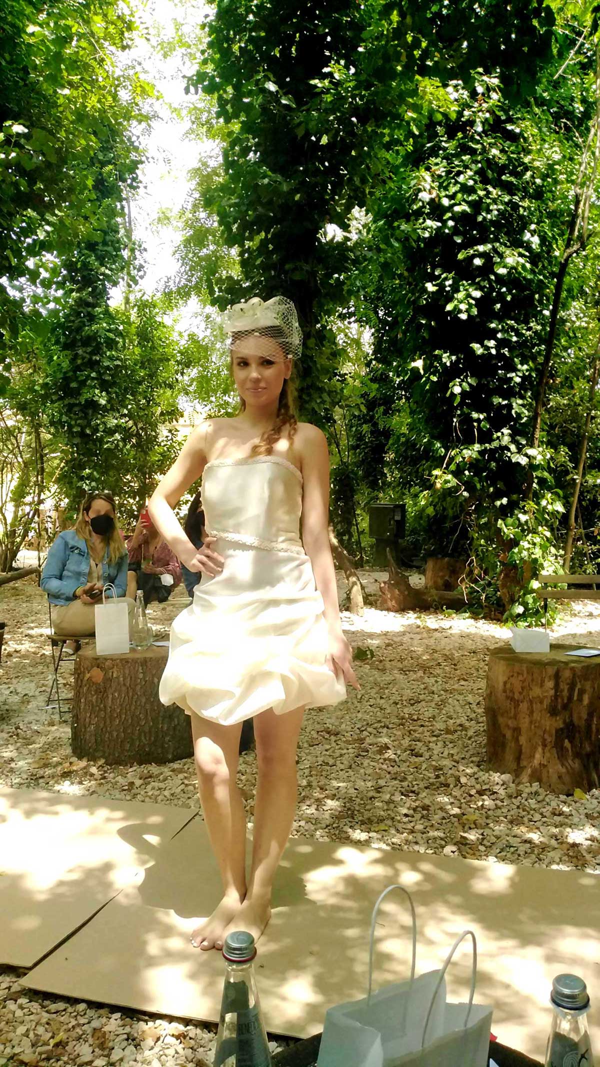 A piedi nudi nel bosco  idee di Eleonora Giamberduca abbigliamento cerimonia abito sposa Wood Natural Bar abiti su misura moda donna a Roma foto7