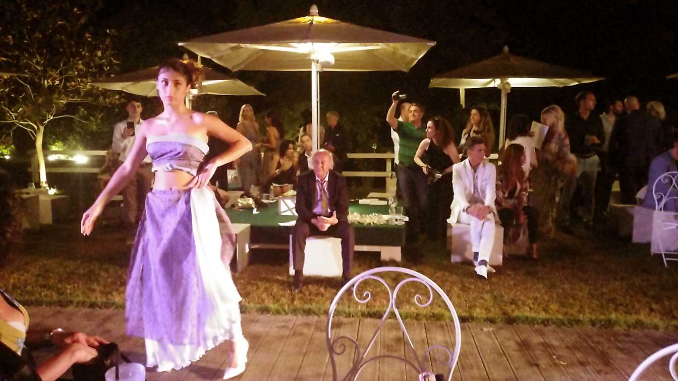 World Top Model Roma - sfilata abiti da Profumo Spazio Sensoriale - abito femminile azzurro elettrico - evento Elins Moda vestiti da cerimonia donna