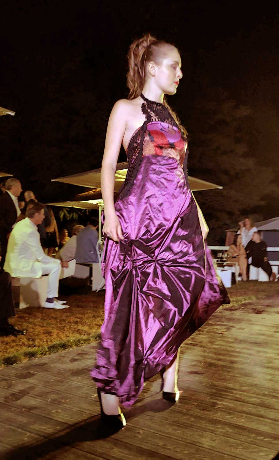 World Top Model Roma sfilata ragazze evento moda da Profumo - vestiti da cerimonia donna abito elegante viola - lilla