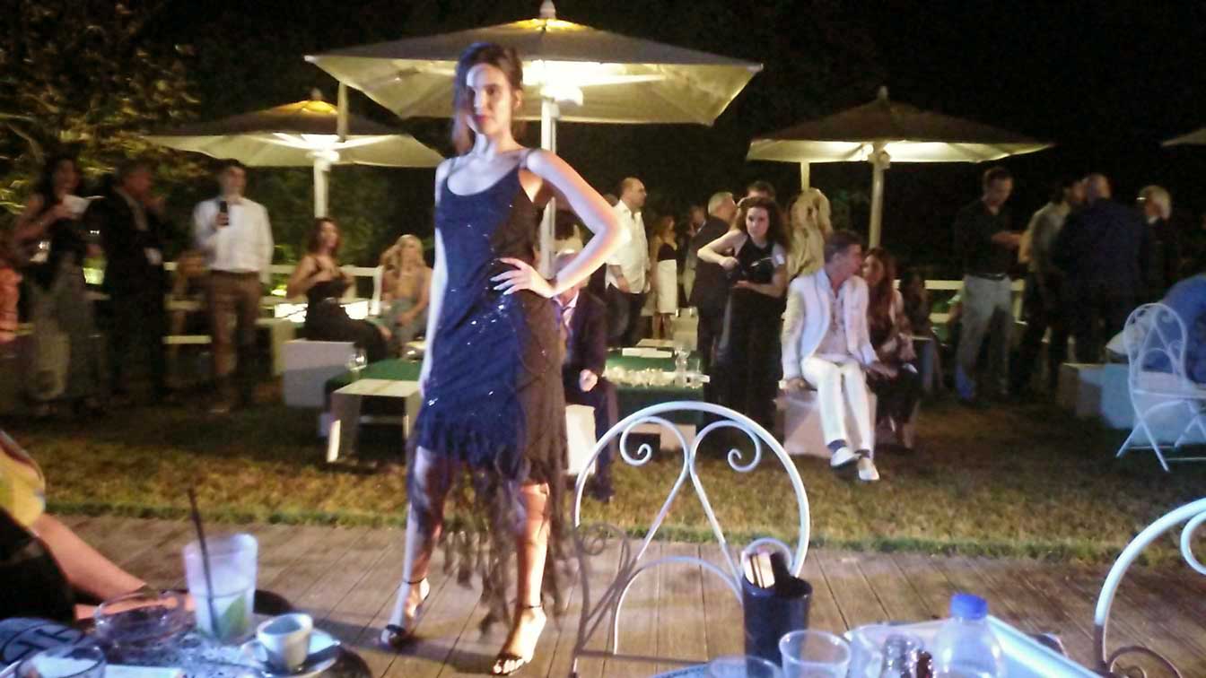 Spazio Sensoriale - sfilata abiti Evento Elins Moda vestiti da cerimonia donna - modella vestito da sera elegante a Roma