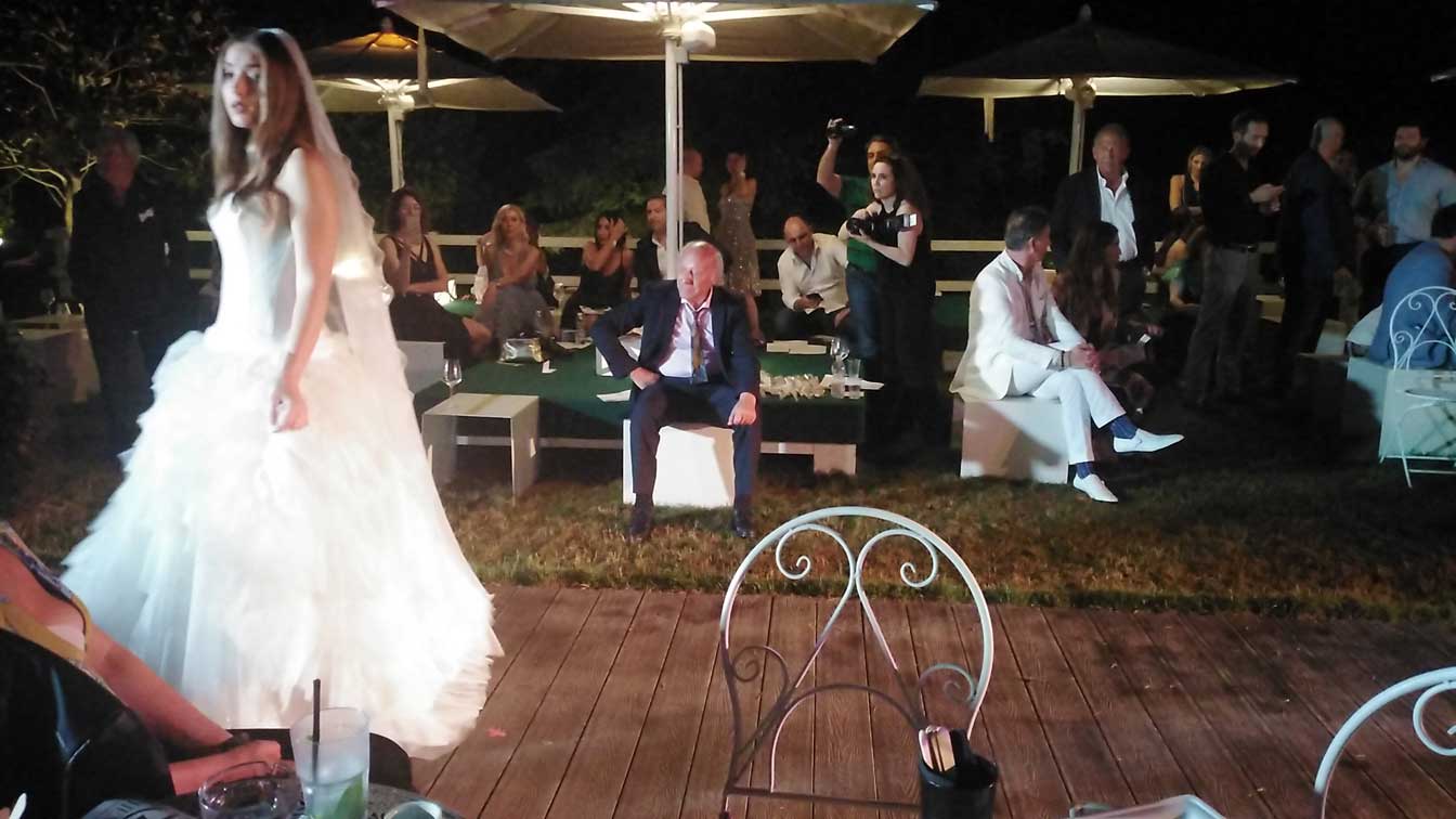 World Top Model Roma sfilata modelle da Profumo - Abito sposa ragazza in abito classico matrimonio vestiti da cerimonia donna