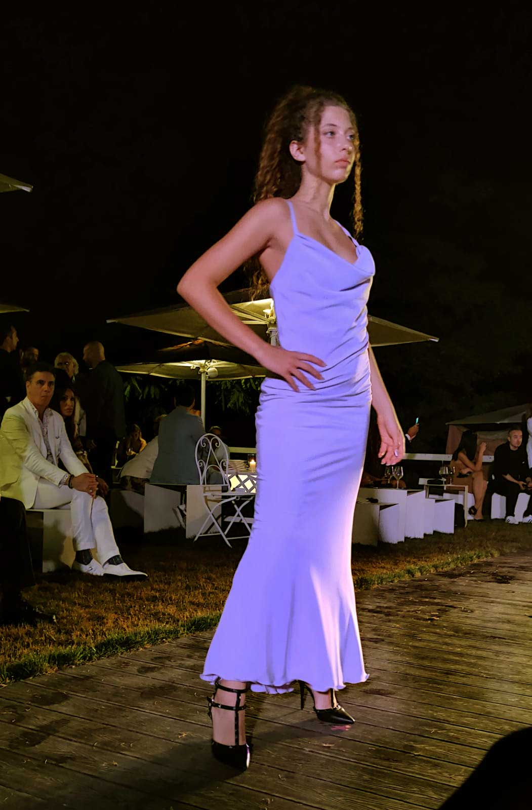 Evento World Top Model Roma sfilata abiti con modelle - location Profumo Spazio Sensoriale. La stilista presenta vestiti da cerimonia donna Elins moda