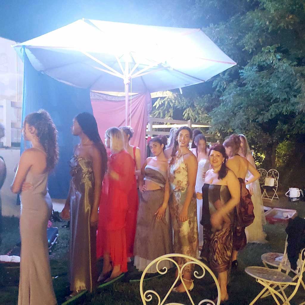 World Top Model Roma - sfilata abiti da Profumo - Elins Moda vestiti da cerimonia donna - la stilista Eleonora Giamberduca con le ragazze