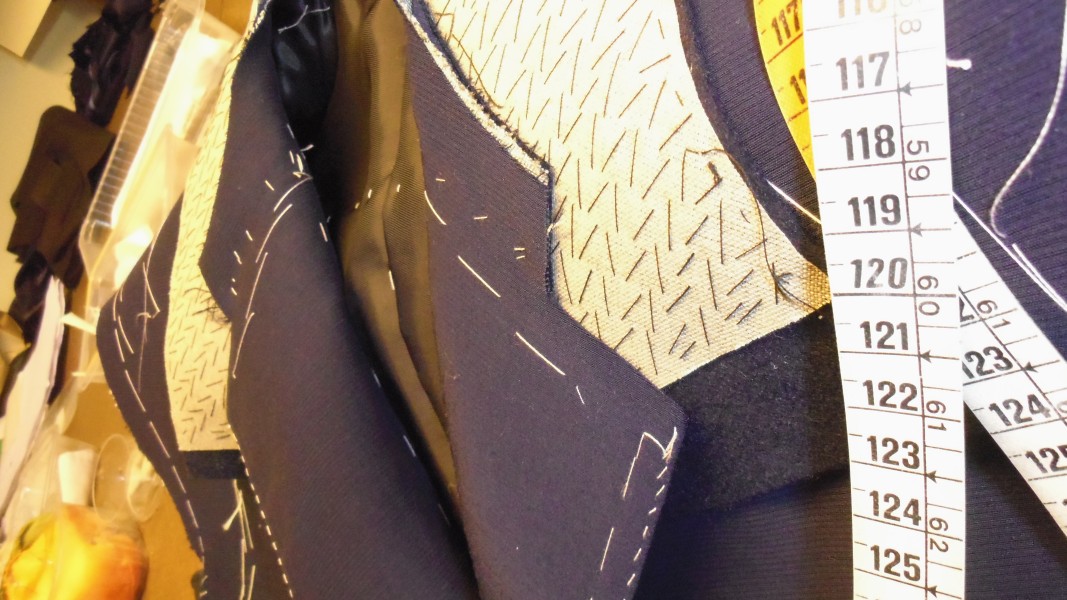 Abiti su misura vestiti personalizzati servizio sartoria esclusivo per abito da cerimonia personalizzato laboratorio sartoriale uomo donna Elins Roma - progettiamo idee di moda